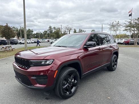 New 2025 Jeep Grand Cherokee Altitude image 7