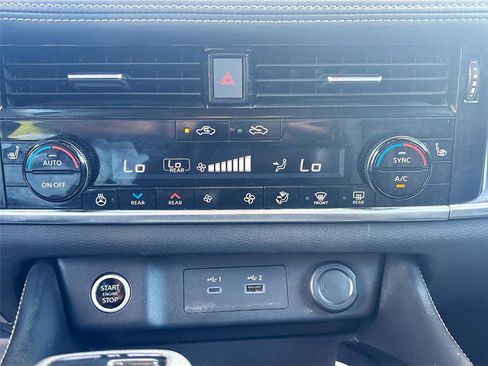 Used 2021 Nissan Rogue Platinum image 17