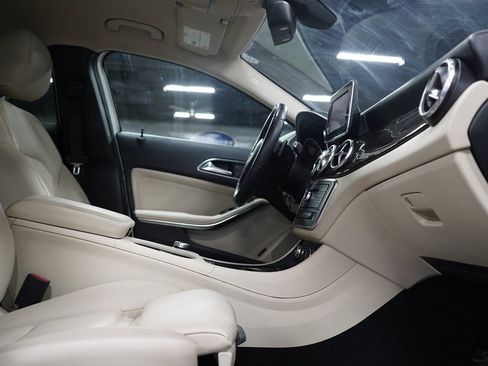 Used 2017 Mercedes-Benz GLA 250 image 23