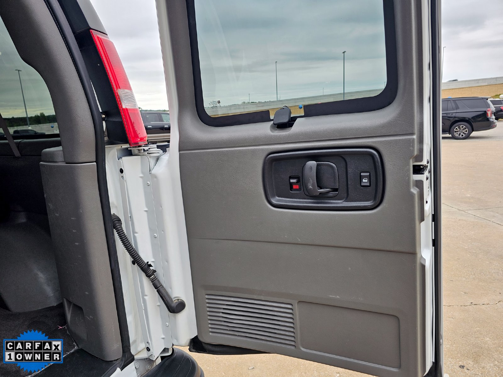 Used 2025 Chevrolet Express 3500 LT w/ LT Preferred Equipment Group RWD image 28