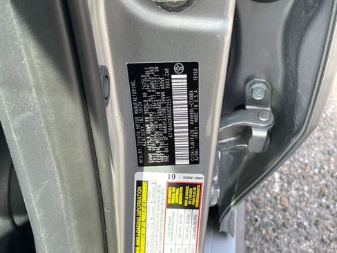 Used 2025 Toyota Camry LE image 28