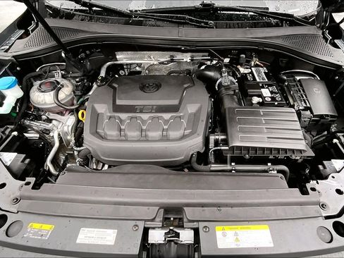 Used 2022 Volkswagen Tiguan SE w/ Panoramic Sunroof Package image 32
