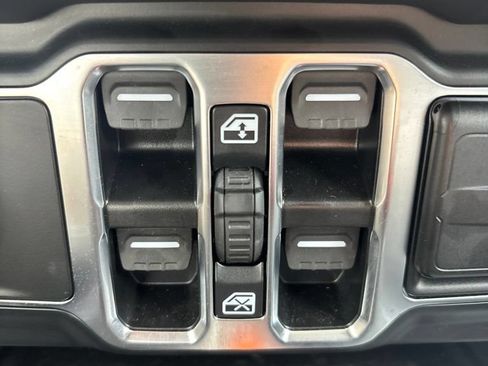 Used 2024 Jeep Wrangler Unlimited Sahara AWD/4WD image 15