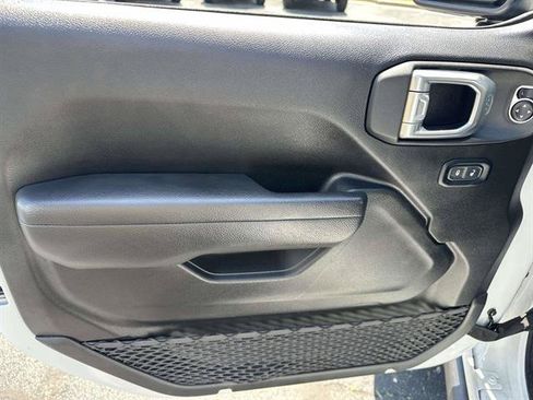 Used 2024 Jeep Wrangler Unlimited Rubicon w/ Dual Top Group AWD/4WD image 9