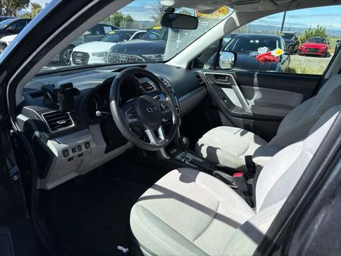 Used 2018 Subaru Forester 2.5i Premium AWD/4WD image 5