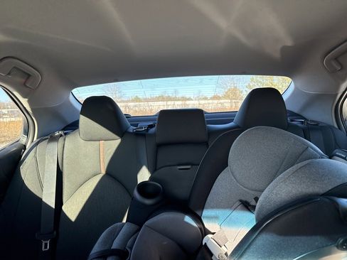 Used 2020 Toyota Camry LE image 6