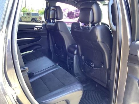 Used 2018 Jeep Grand Cherokee Altitude AWD/4WD image 32