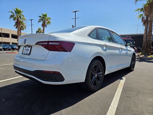 Used 2024 Volkswagen Jetta SE w/ Panoramic Sunroof Package FWD image 6