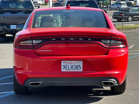 Used 2023 Dodge Charger SXT image 4