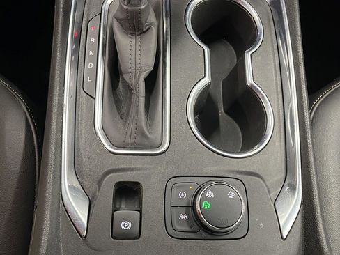 Used 2022 Chevrolet Traverse LT image 19