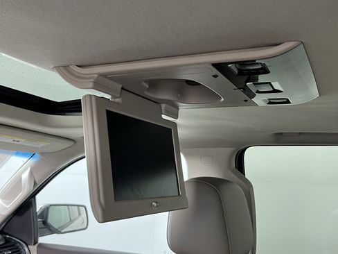 Used 2018 Chevrolet Suburban Premier image 12