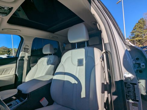 Used 2023 Kia Sorento SX image 9