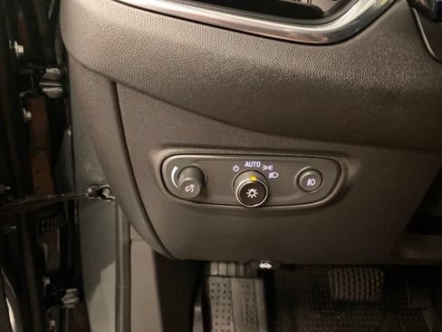 Used 2021 Chevrolet Equinox LT FWD image 16