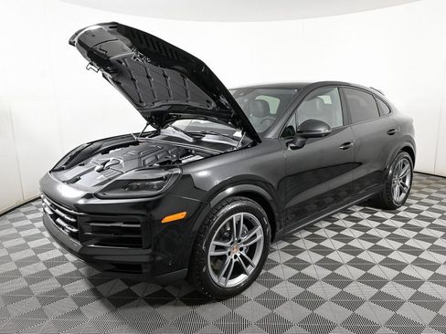 Used 2025 Porsche Cayenne Coupe image 37