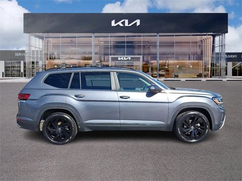 Used 2023 Volkswagen Atlas SE image 7