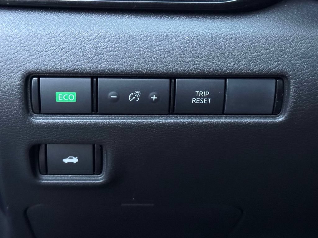 Used 2025 Nissan Sentra SR FWD image 19