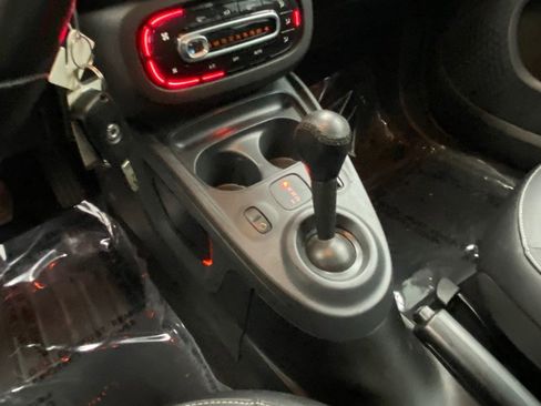 Used 2017 smart fortwo Prime RWD image 31