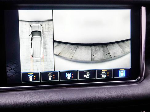 Used 2023 GMC Yukon Denali RWD image 29