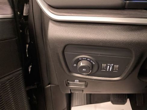 Used 2024 Jeep Grand Cherokee Limited w/ Black Appearance Package AWD/4WD image 21