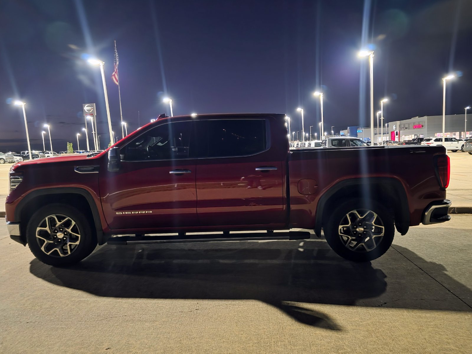 Used 2024 GMC Sierra 1500 SLT AWD/4WD image 3