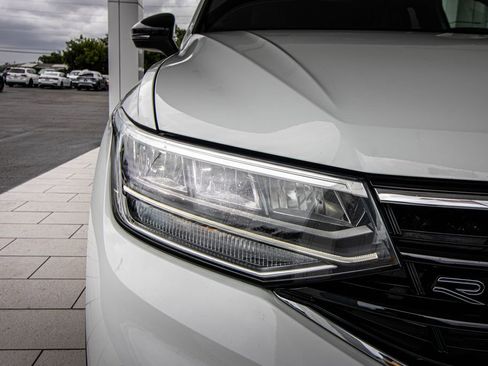 Used 2022 Volkswagen Tiguan SE R-Line FWD image 6