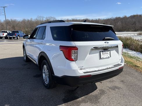 Used 2023 Ford Explorer XLT image 3