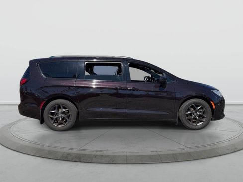 Used 2019 Chrysler Pacifica Touring-L Plus w/ Advanced Safetytec Group image 5