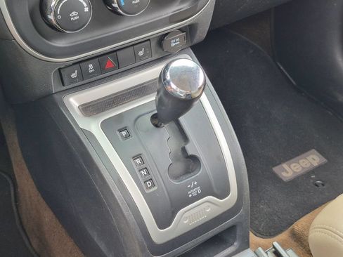 Used 2014 Jeep Compass Latitude FWD image 23