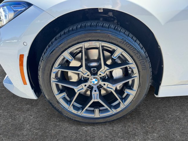 Used 2025 BMW 330i xDrive Sedan w/ Premium Package AWD/4WD image 9