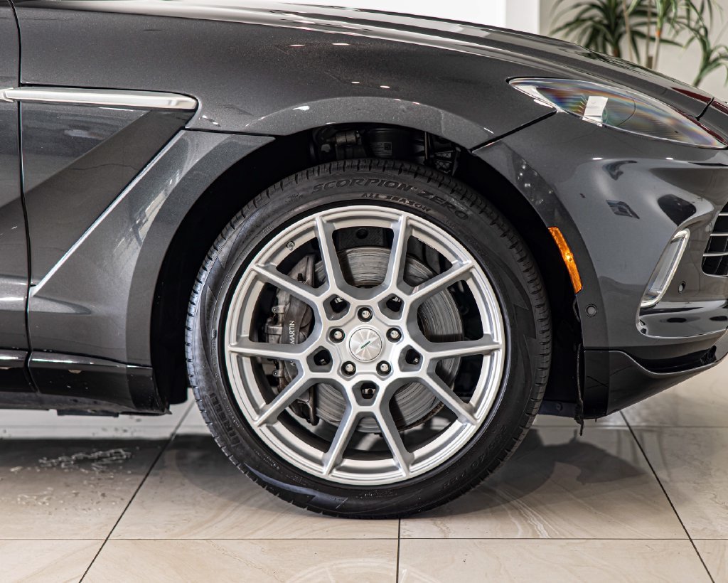 Used 2021 Aston Martin DBX AWD/4WD image 10