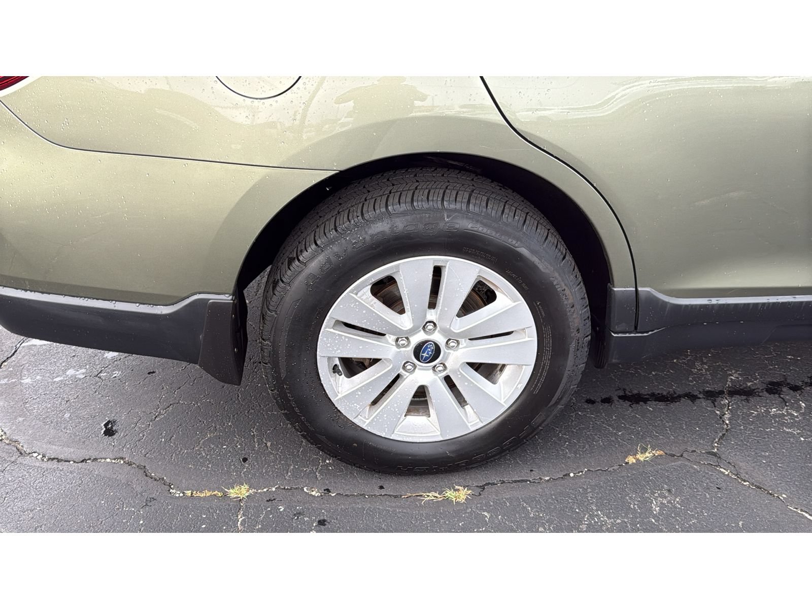 Used 2017 Subaru Outback 2.5i Premium AWD/4WD image 14
