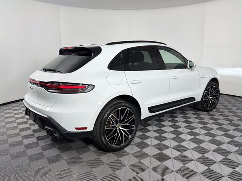 Certified 2026 Porsche Macan AWD/4WD image 9
