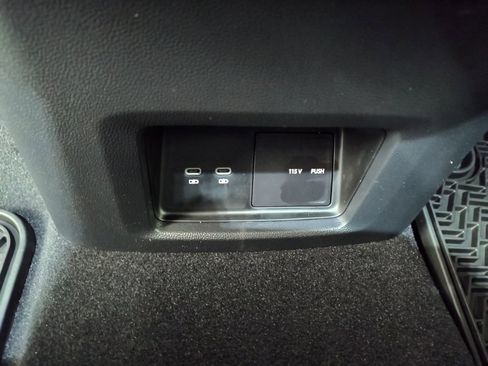 New 2025 Volkswagen Atlas Cross Sport SE image 18