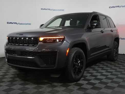 New 2026 Jeep Grand Cherokee Altitude AWD/4WD image 12