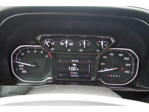 Used 2020 GMC Sierra 1500 SLT RWD image 18