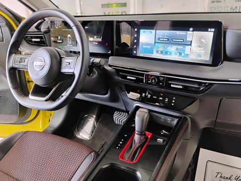 Used 2025 Nissan Kicks SR w/ Illumination Package image 54