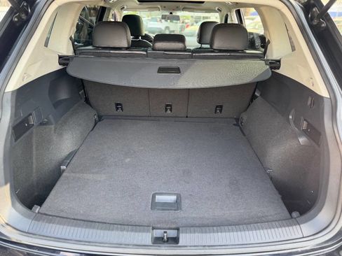 Used 2020 Volkswagen Tiguan SE image 23