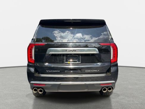 Used 2023 GMC Yukon XL Denali AWD/4WD image 4