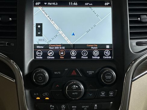 Used 2018 Jeep Grand Cherokee Overland AWD/4WD image 29