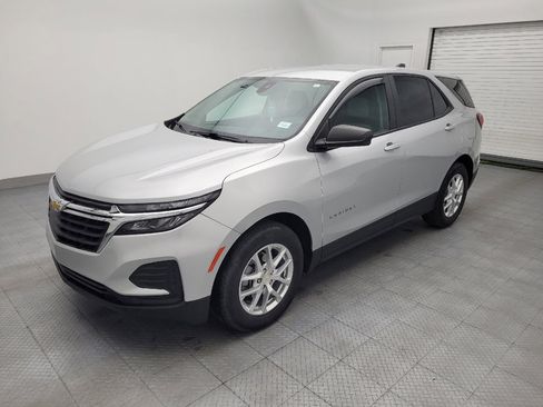 Used 2022 Chevrolet Equinox LS w/ LS Convenience Package FWD image 2