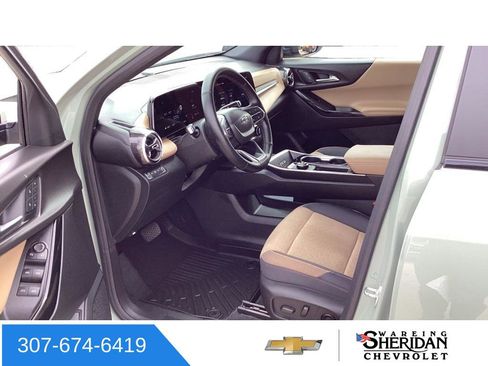 Used 2025 Chevrolet Equinox ACTIV w/ Convenience Package III AWD/4WD image 8