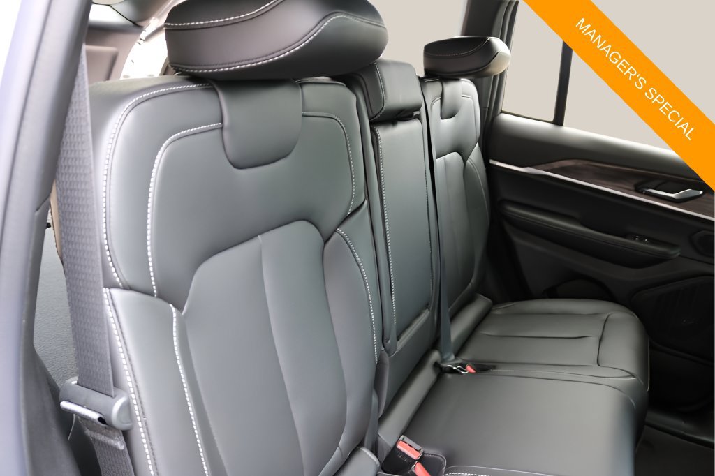 New 2026 Jeep Grand Cherokee Limited RWD image 24
