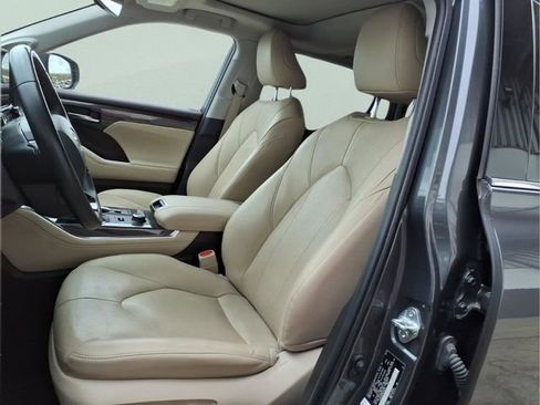 Used 2022 Toyota Highlander Limited image 12
