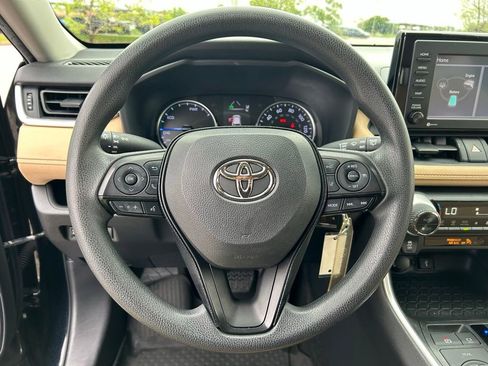 Used 2020 Toyota RAV4 LE w/ Carpet Mat Package AWD/4WD image 20