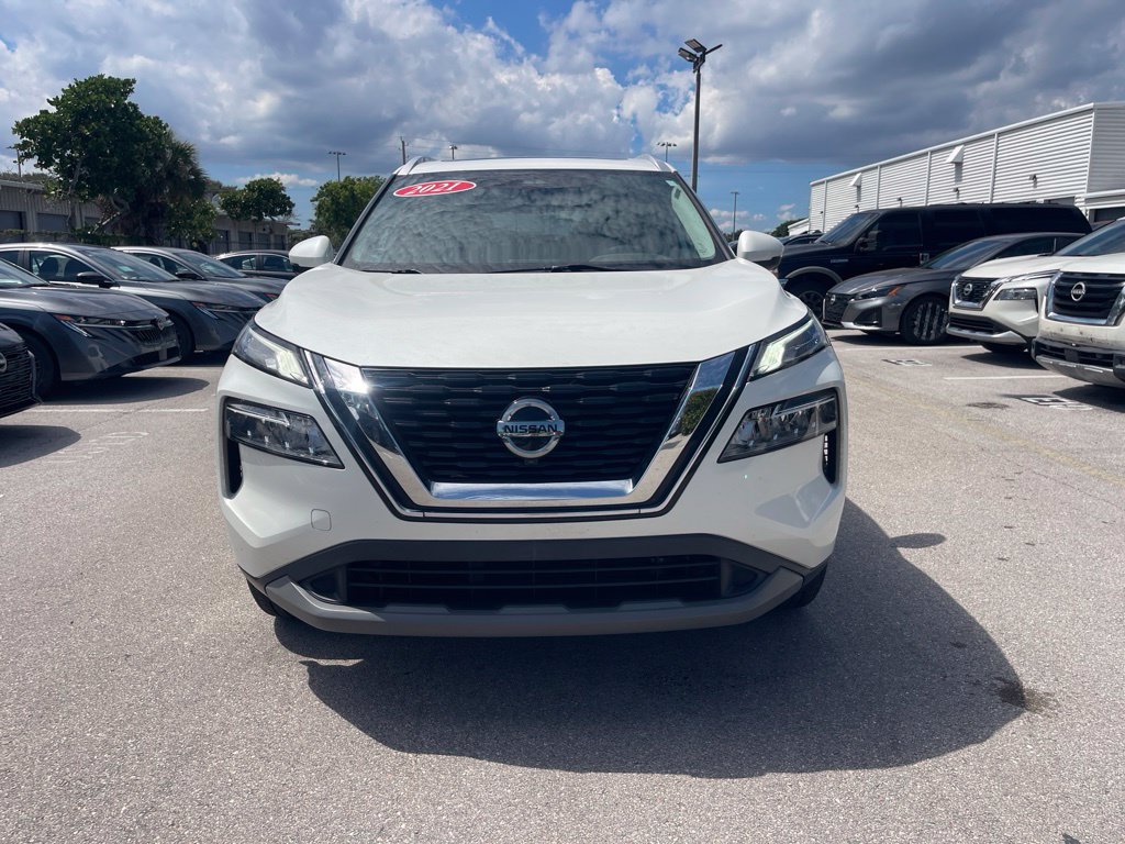 Certified 2021 Nissan Rogue SV w/ Premium Package FWD image 3