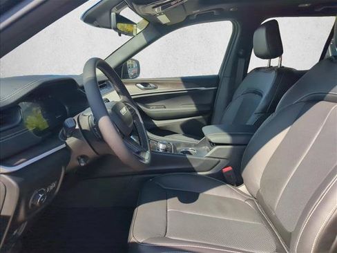Used 2026 Jeep Grand Cherokee Limited AWD/4WD image 3