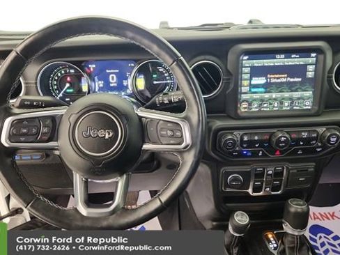 Used 2022 Jeep Wrangler Unlimited Sahara w/ Cold Weather Group image 14