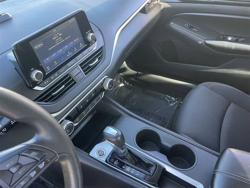 Used 2024 Nissan Altima 2.5 S image 24