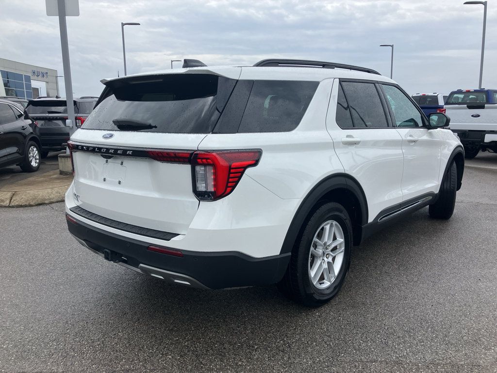 Certified 2025 Ford Explorer Active w/ Active Comfort Package RWD image 5