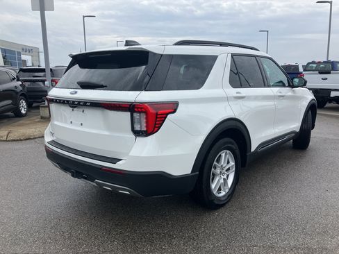 Certified 2025 Ford Explorer Active w/ Active Comfort Package RWD image 5